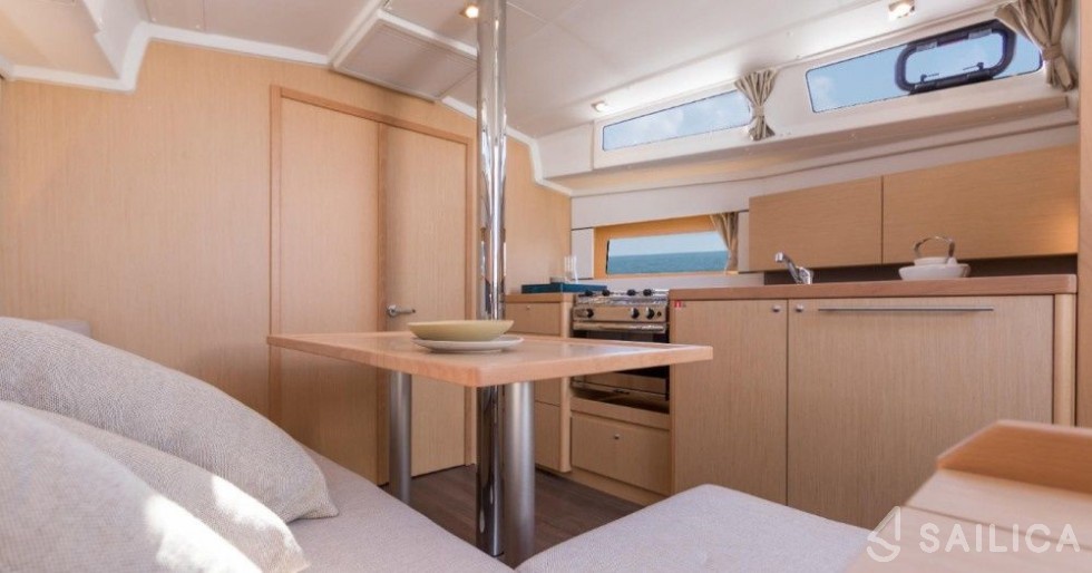 Oceanis 38 - Yacht Charter Sailica