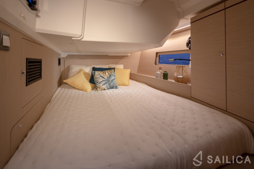 Oceanis 46 - Yacht Charter Sailica