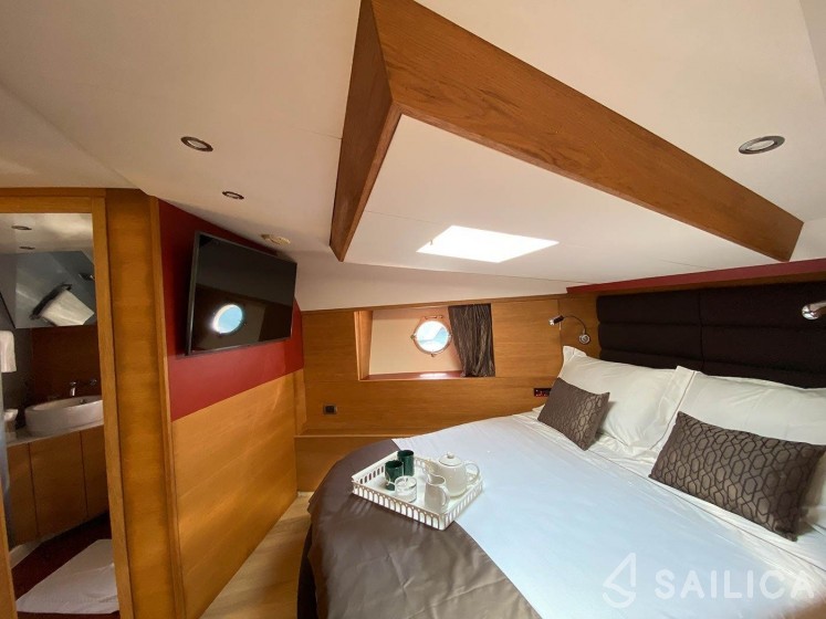 Aicon 62 SL - Yacht Charter Sailica