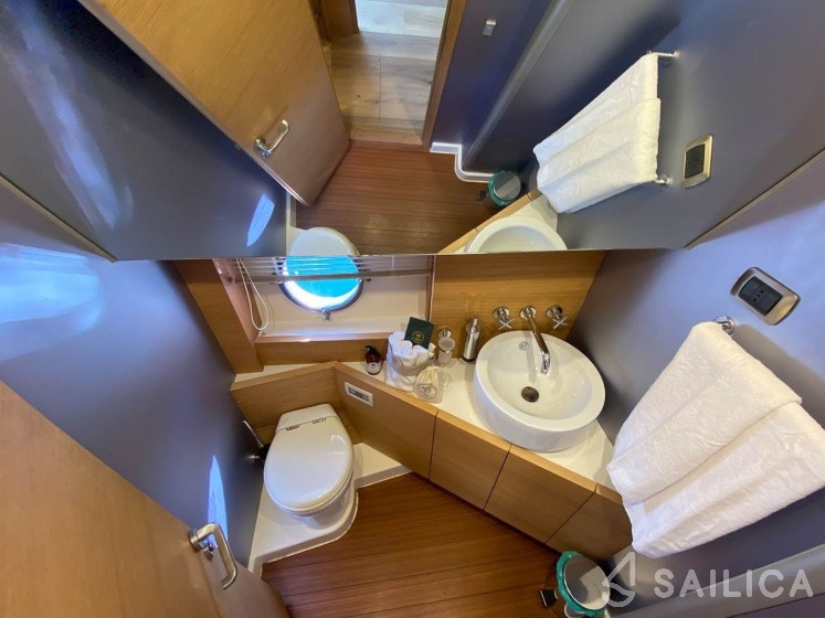 Aicon 62 SL - Yacht Charter Sailica