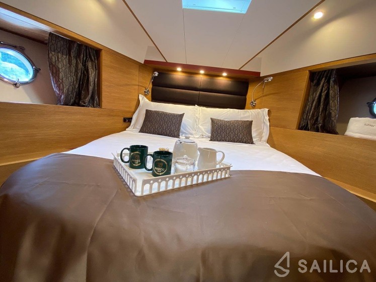 Aicon 62 SL - Yacht Charter Sailica