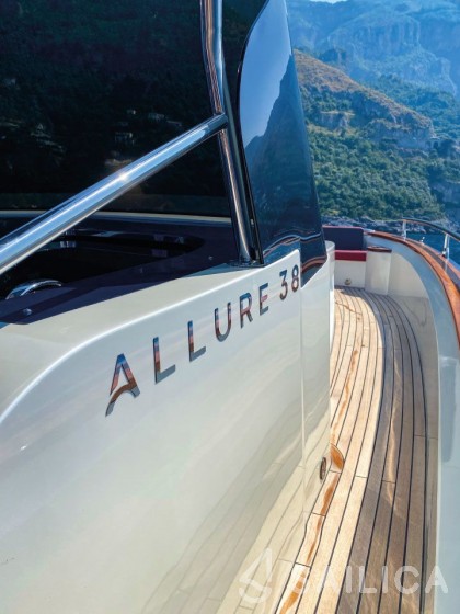 Allure 38 - Yacht Charter Sailica