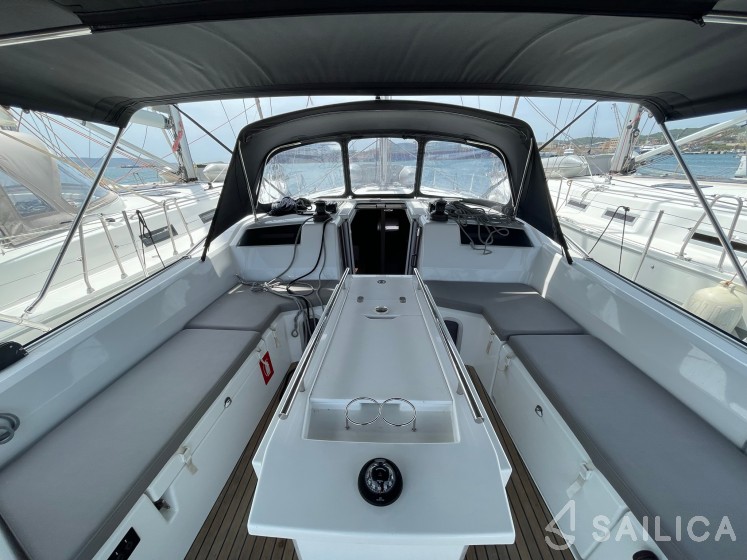 Oceanis 40.1 - Yacht Charter Sailica