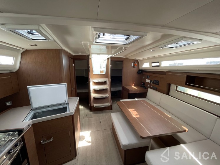 Oceanis 40.1 - Yacht Charter Sailica