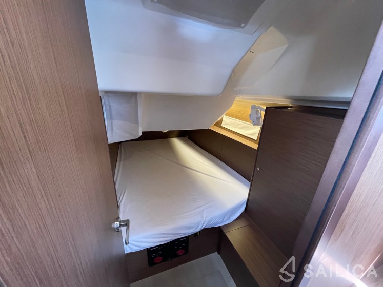 Oceanis 40.1 - Yacht Charter Sailica