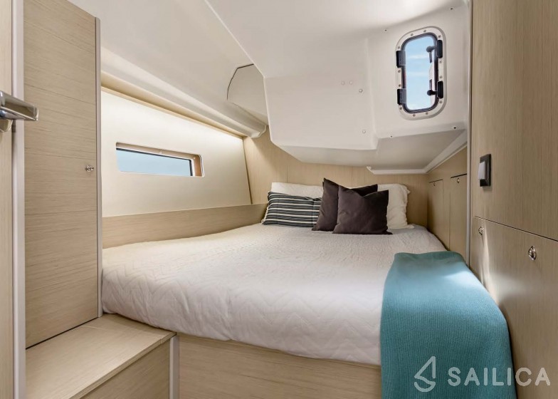 Oceanis 40.1 - Yacht Charter Sailica