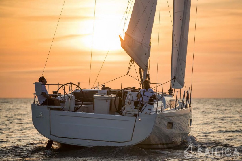 Oceanis 40.1 - Yacht Charter Sailica