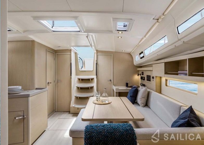 Oceanis 40.1 - Yacht Charter Sailica