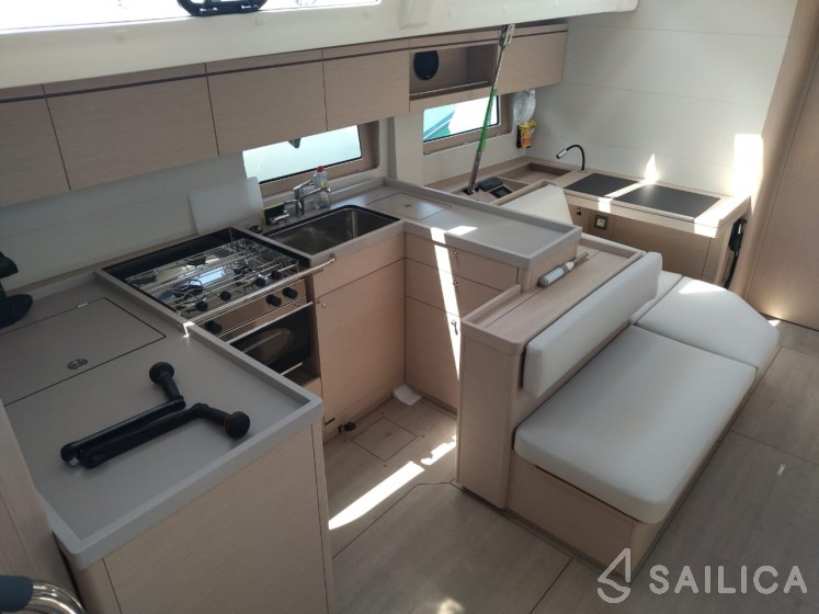 Oceanis 51.1 - Yacht Charter Sailica