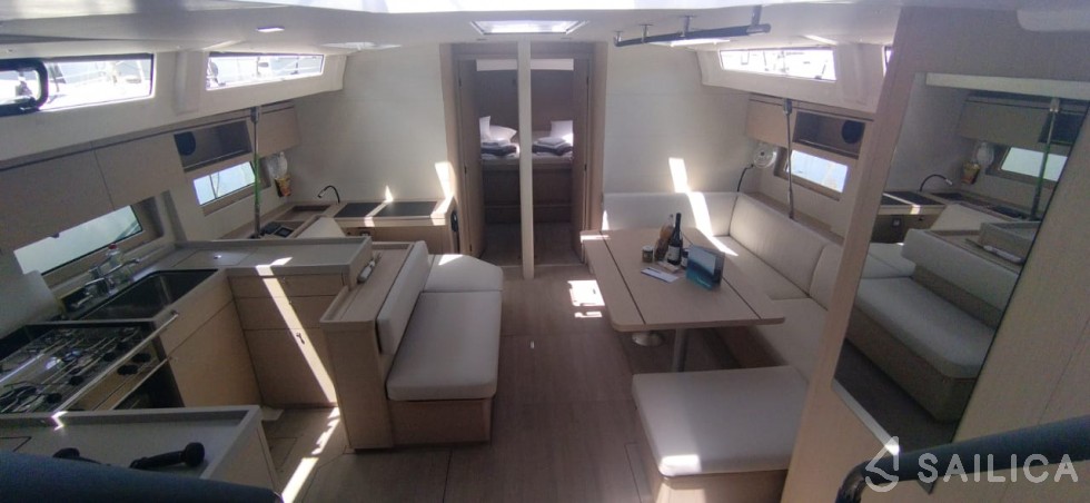 Oceanis 51.1 - Yacht Charter Sailica