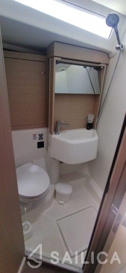 Oceanis 51.1 - Yacht Charter Sailica