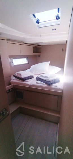 Oceanis 51.1 - Yacht Charter Sailica