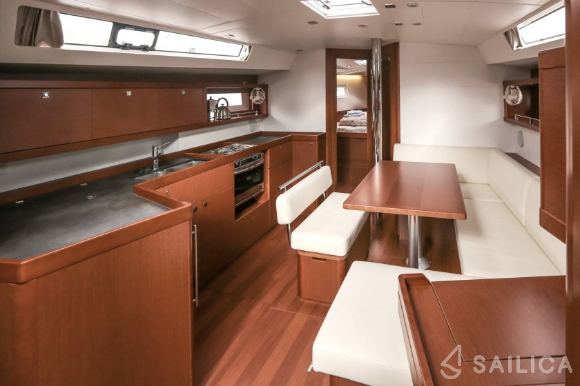Oceanis 45 - Yacht Charter Sailica