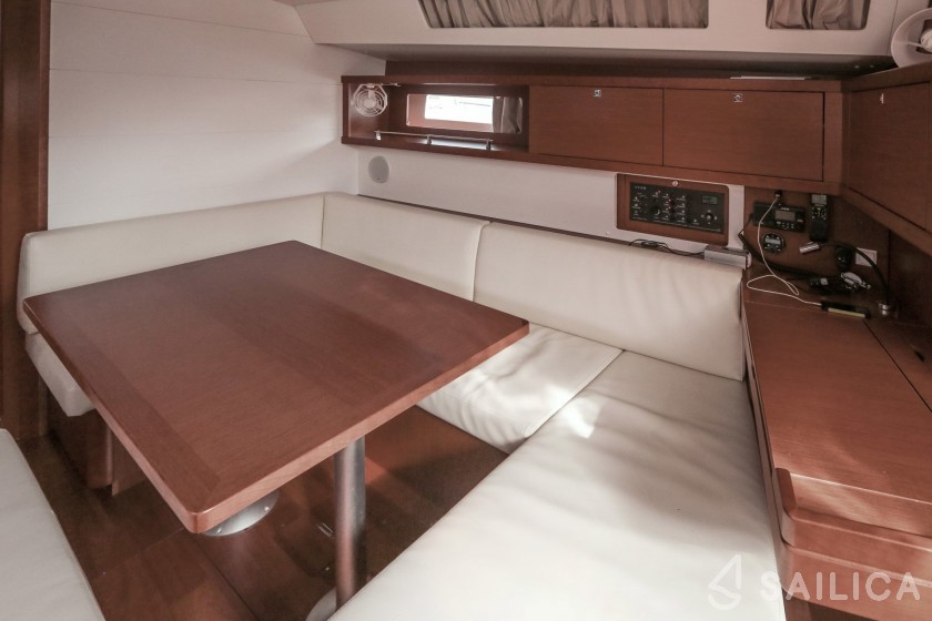 Oceanis 45 - Yacht Charter Sailica