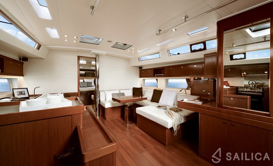 Oceanis 55 - Yacht Charter Sailica