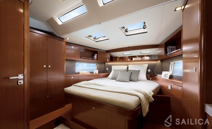 Oceanis 55 - Yacht Charter Sailica