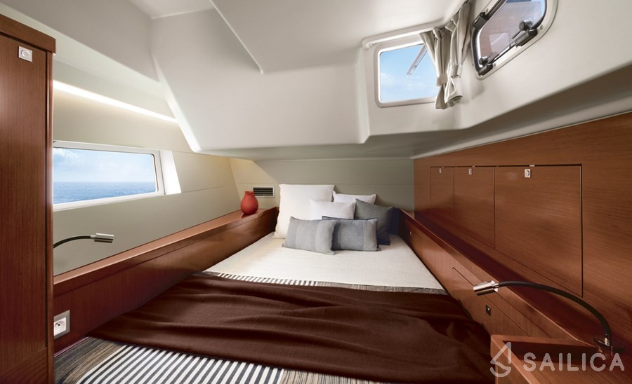 Oceanis 55 - Yacht Charter Sailica