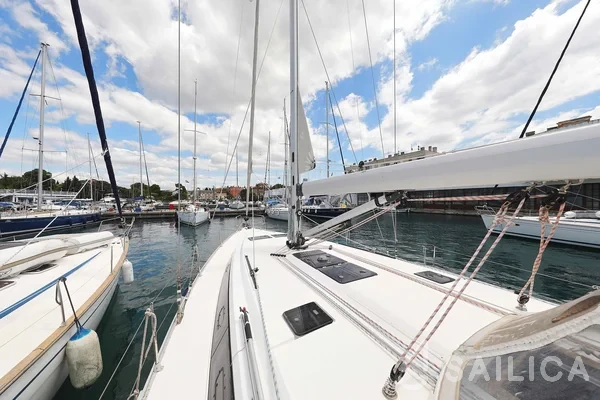 Bavaria 46 Cruiser - Yacht Charter Sailica