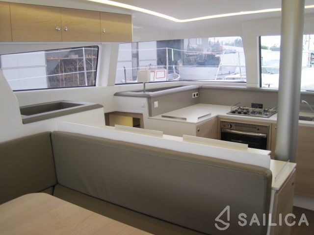 Bali 4.1 - Yacht Charter Sailica