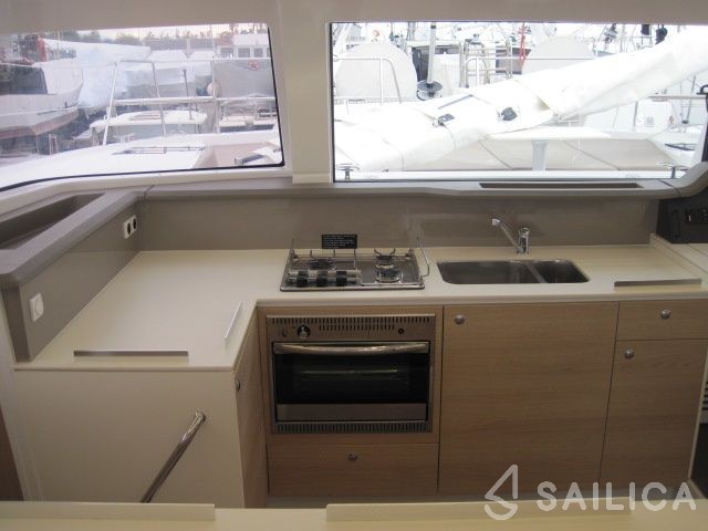 Bali 4.1 - Yacht Charter Sailica