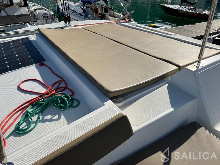 Bali 4.1 - Yacht Charter Sailica