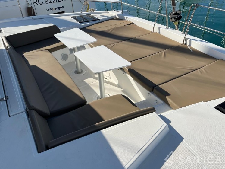Bali 4.1 - Yacht Charter Sailica