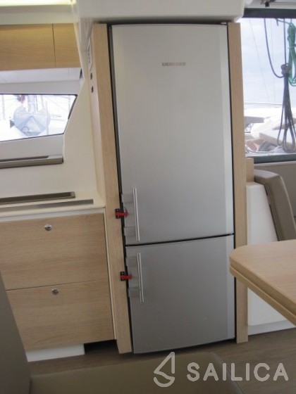 Bali 4.1 - Yacht Charter Sailica