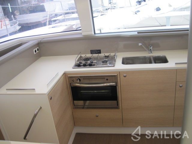 Bali 4.1 - Yacht Charter Sailica