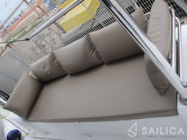 Bali 4.1 - Yacht Charter Sailica
