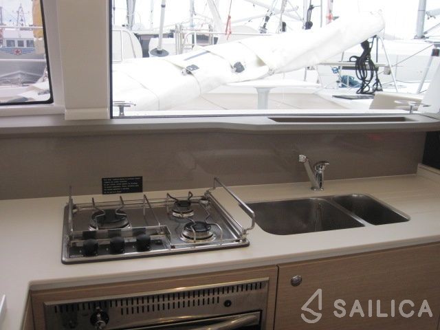 Bali 4.1 - Yacht Charter Sailica