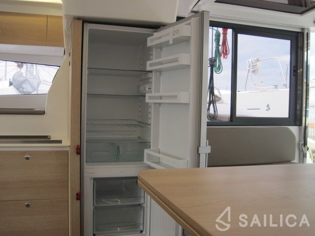 Bali 4.1 - Yacht Charter Sailica