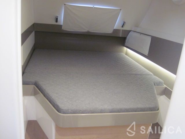 Bali 4.1 - Yacht Charter Sailica