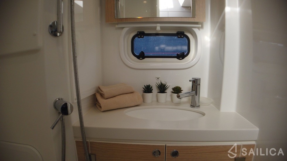 Bali 5.4. - Yacht Charter Sailica
