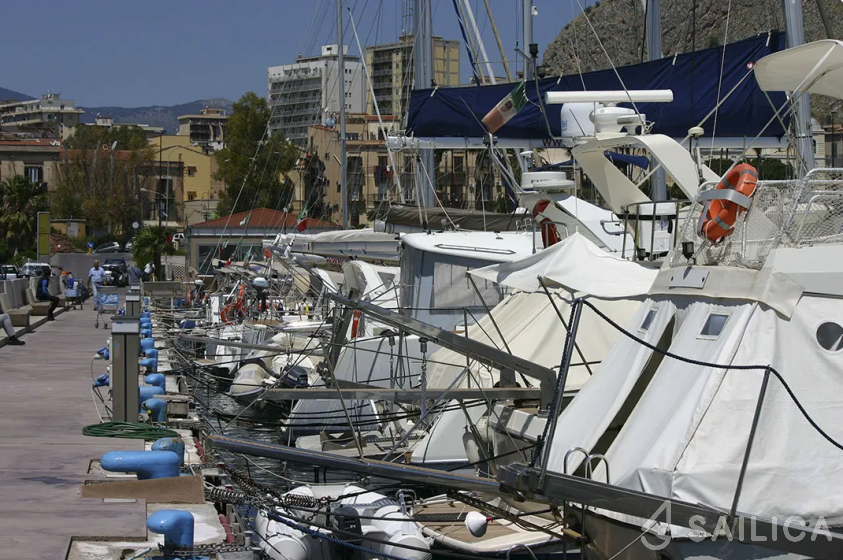 Bali 5.4. - Yacht Charter Sailica