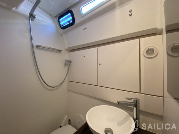 Jeanneau 54 - Yacht Charter Sailica