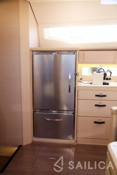 Jeanneau 54 - Yacht Charter Sailica