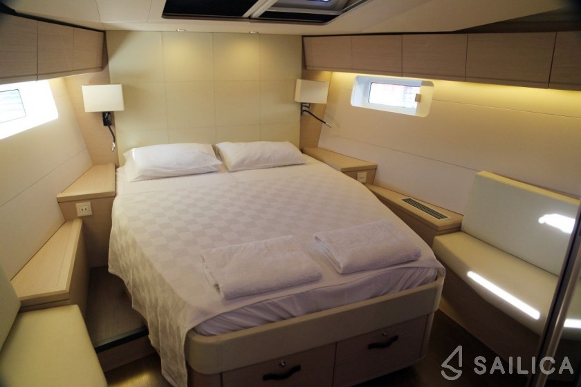 Jeanneau 54 - Yacht Charter Sailica