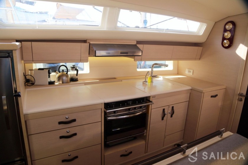 Jeanneau 54 - Yacht Charter Sailica