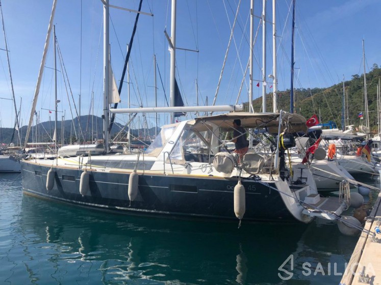 Oceanis 45 - Yacht Charter Sailica
