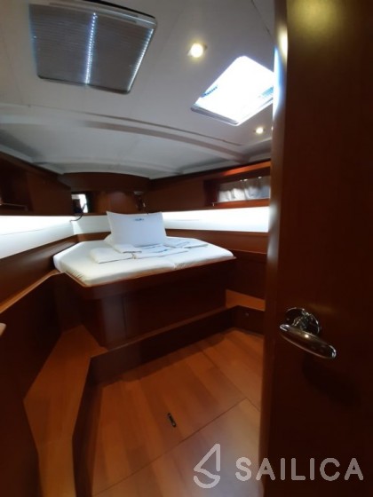 Oceanis 45 - Yacht Charter Sailica