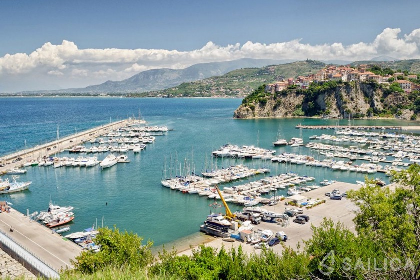 Bavaria 46 Cruiser - Yacht Charter Sailica