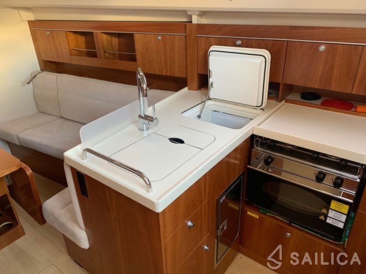 Hanse 345 - Yacht Charter Sailica