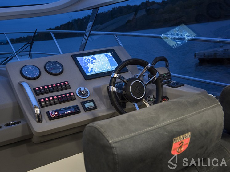 Marex 360 Cabriolet Cruiser - Yacht Charter Sailica