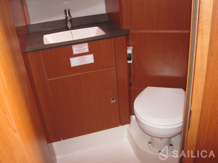 Bavaria 41 Cruiser - Yacht Charter Sailica