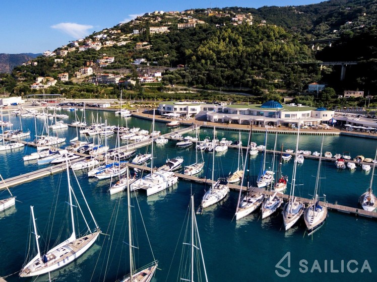 Bavaria 41 Cruiser - Yacht Charter Sailica