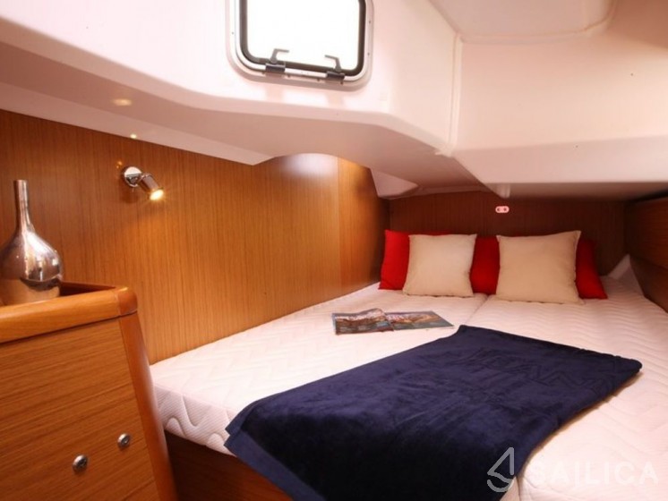 Sun Odyssey 44 i - Yacht Charter Sailica