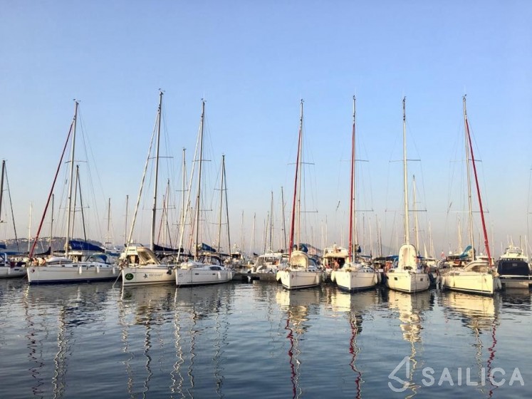 Bavaria 41 Cruiser - Yacht Charter Sailica