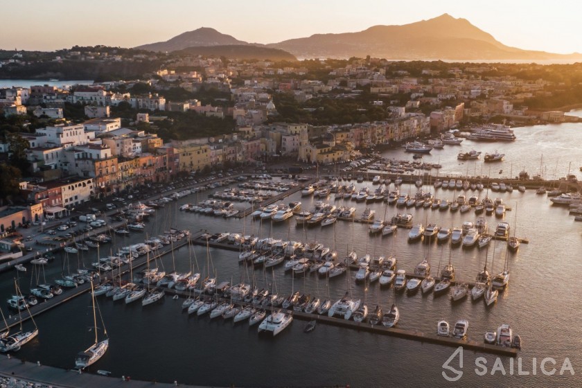 Bavaria 41 Cruiser - Yacht Charter Sailica