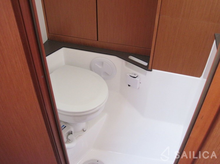 Bavaria 37 Cruiser - Yacht Charter Sailica
