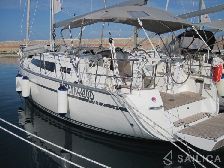 Bavaria 37 Cruiser - Yacht Charter Sailica